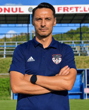 Portret-de-antrenor-la-stadion